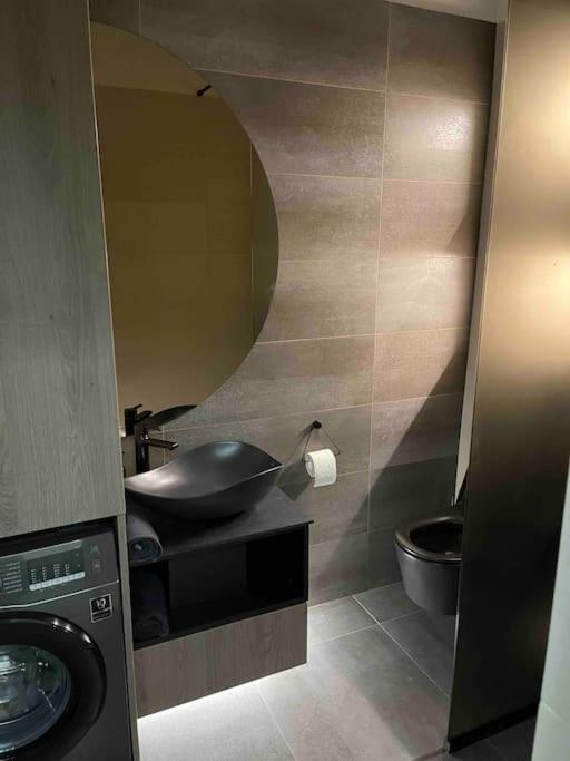 Ath Modern Homes - Luxury Apartment In The City Center Яш Екстериор снимка